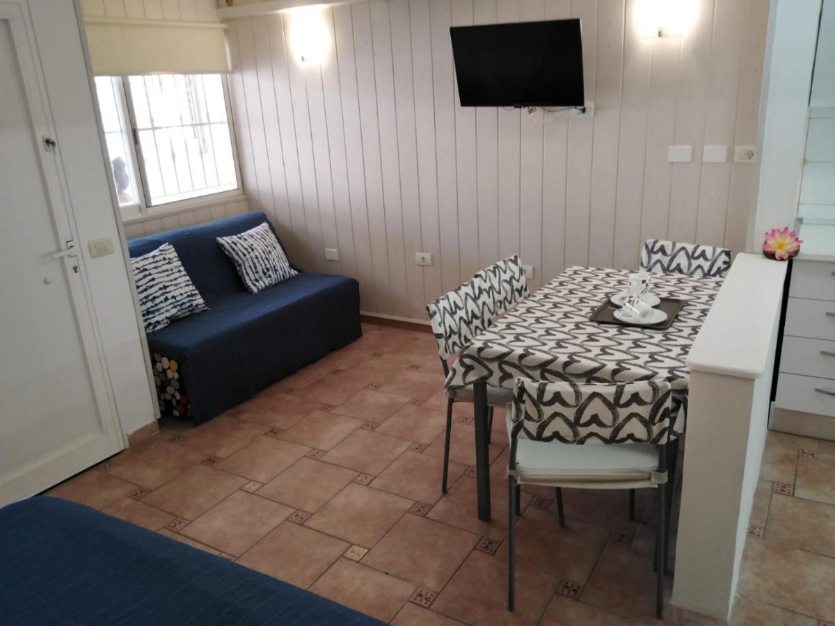 House Lilu - Luminoso Monolocale Apartment Arona  Exterior photo